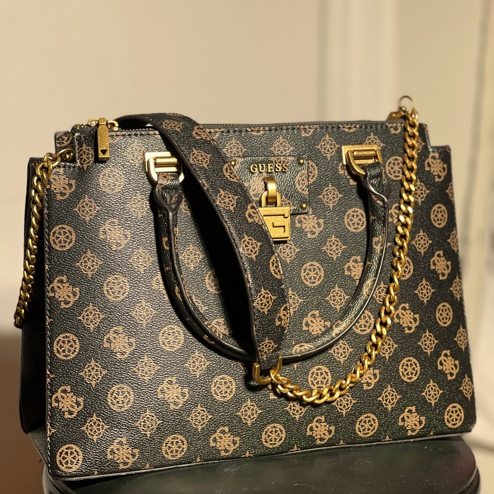 Gorgeous Guess Bag perfect for Fall